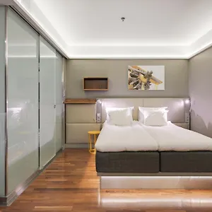 Glo Airport Hotel